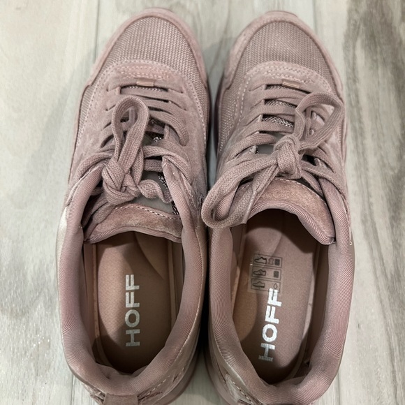 Hoff Sneakers. Size 8. - Picture 2 of 4